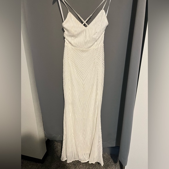 GORGEOUS Lulus wedding dress - Picture 1 of 4